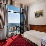 Savoy 4* אופטיה