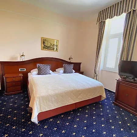 Savoy Ξενοδοχείο 4*