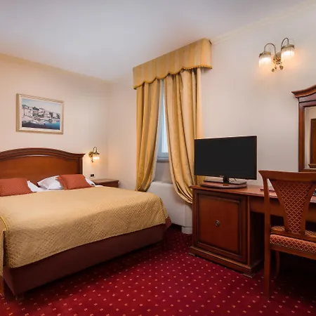 Savoy מלון 4*