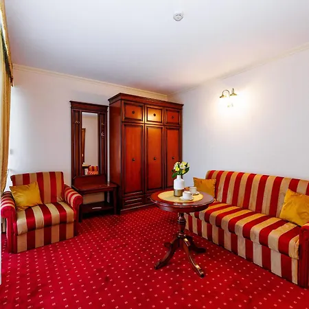 Savoy Hotel 4*